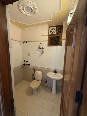 Master Bedroom in 3.5 BHK Builder Floor at RWA Apartments Sector 53, Sector 53 – for Rent