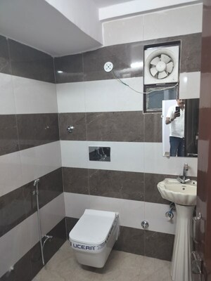 Team Area in 1.5 BHK Apartment at Sector 23 Dwarka – for Rent