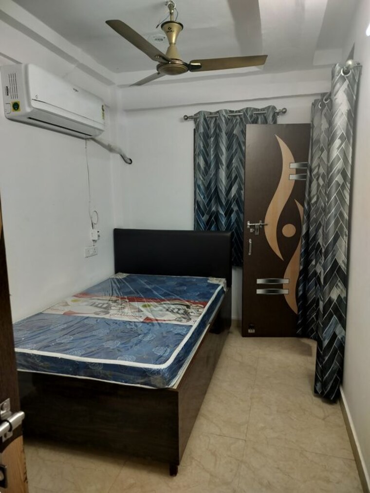 Bedroom, sector 23 dwarka 1.5 Bedroom 450 Sq.Ft. Apartment In Sector 23 Dwarka Delhi 10151109