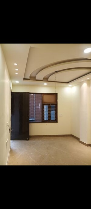 Bedroom in 2 BHK Builder Floor at Shastri Nagar – for Rent