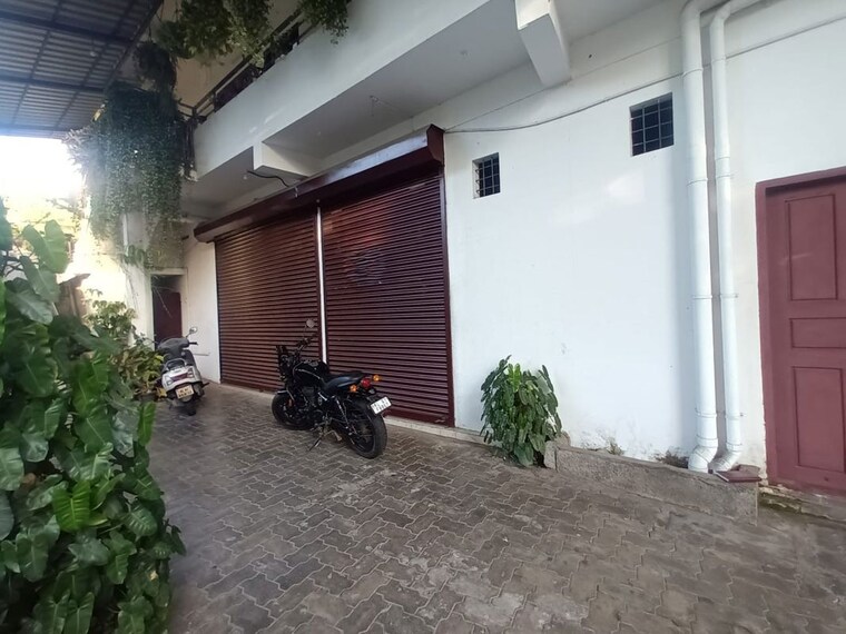  Parking, edappally Commercial Warehouse 350 Sq.Ft. In Edappally Kochi 10163824