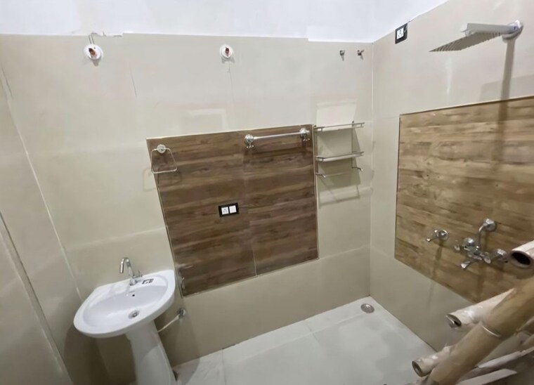 Bathroom, buddhi vihar 4 Bedroom 200 Sq.Mt. Builder Floor In Buddhi Vihar Moradabad 10163851