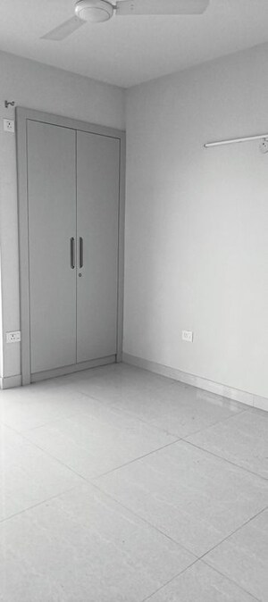 Room in 3 BHK Apartment at Eldeco Live By The Greens, Sector 150 – for Sale