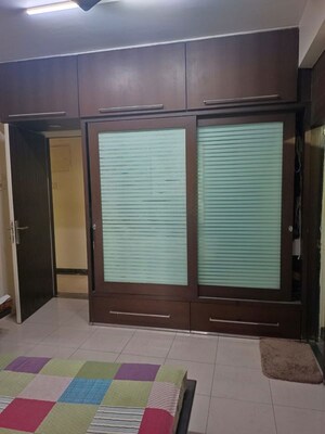 Room in 3 BHK Apartment at Venus Paradise, Malad East – for Rent