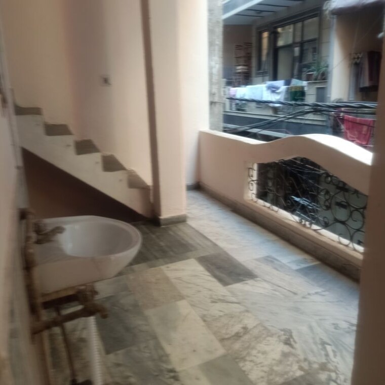  Parking, mukherjee nagar 1 RK 300 Sq.Ft. Builder Floor In Mukherjee Nagar Delhi 10164079