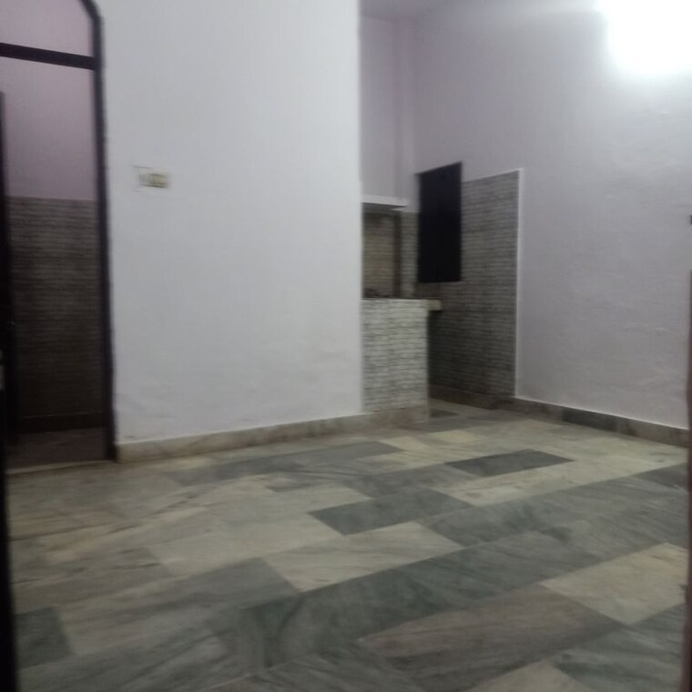 Room, mukherjee nagar 1 RK 300 Sq.Ft. Builder Floor In Mukherjee Nagar Delhi 10164079