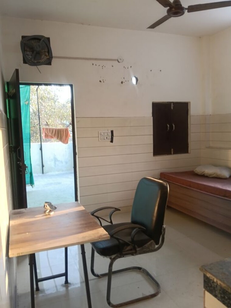 Living Room, outram lines 1 RK 250 Sq.Ft. Builder Floor In Outram Lines Delhi 10164080