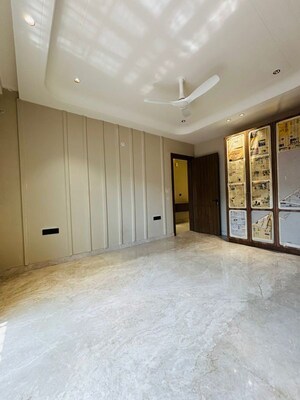 Room in 3 BHK Builder Floor at BPTP Green Oaks, Sector 70a – for Sale