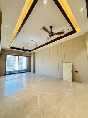 Room in 3 BHK Builder Floor at BPTP Green Oaks, Sector 70a – for Sale