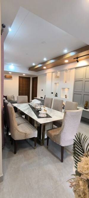 Master Bedroom in 3 BHK Builder Floor at BPTP Green Oaks, Sector 70a – for Sale