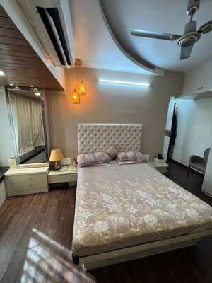 Bedroom in 3 BHK Apartment at Juhu – for Rent