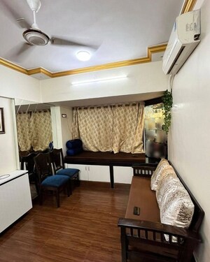 Bedroom in 2 BHK Apartment at Andheri West – for Rent