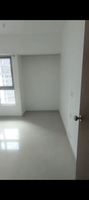 Room in 2 BHK Apartment at Kalpataru Immensa E, Kolshet Road – for Rent