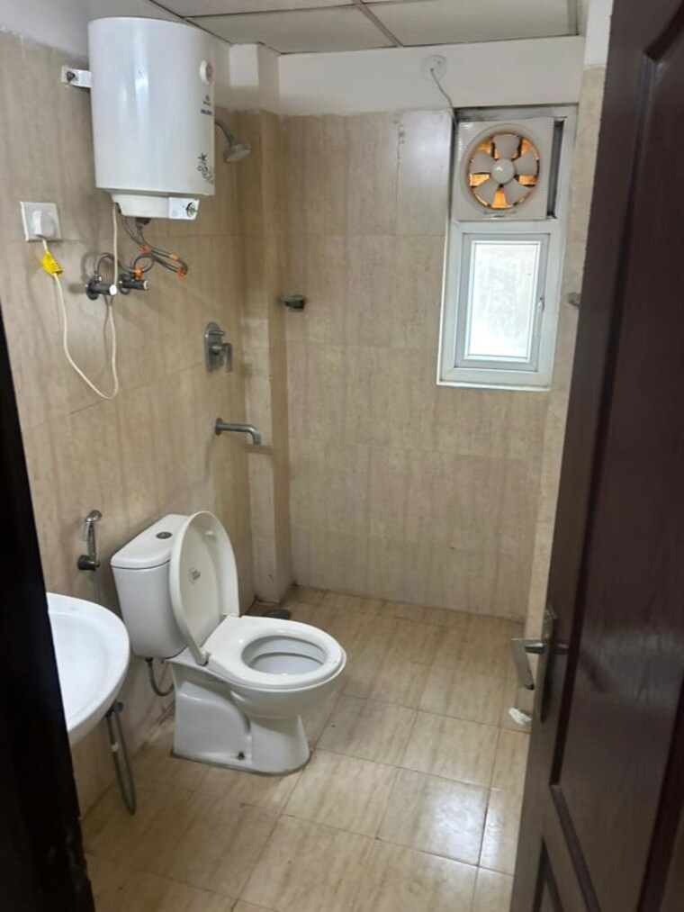 Bathroom, sunworld-vanalika 3 Bedroom 1405 Sq.Ft. Apartment In Sector 107 Noida 10164122