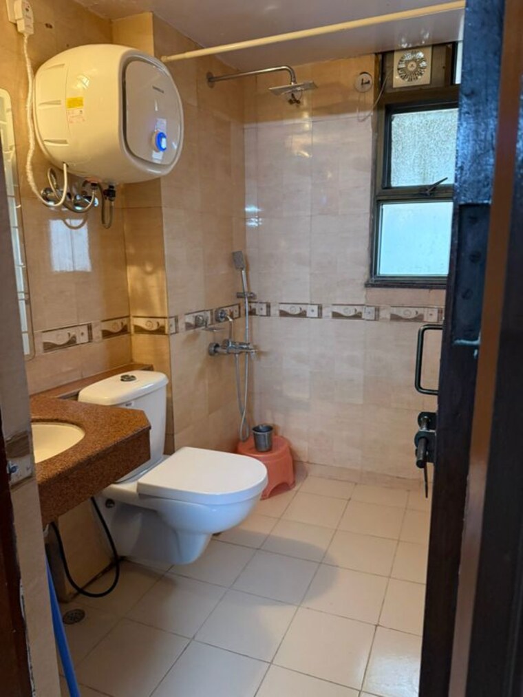 Bathroom, army-sispal-vihar 4 Bedroom 2016 Sq.Ft. Apartment In Sector 49 Gurgaon 10164145