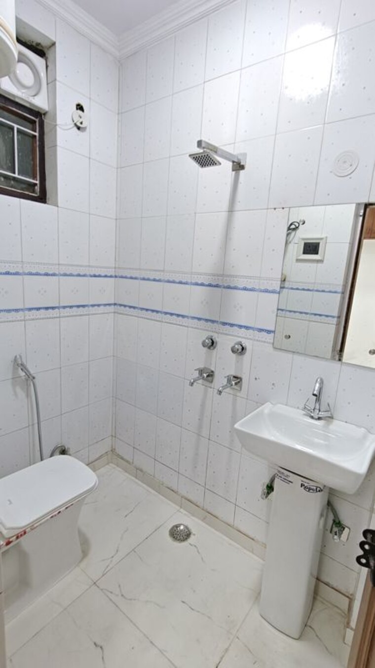 Bathroom, malviya nagar 2 Bedroom 700 Sq.Ft. Builder Floor In Malviya Nagar Delhi 10164169