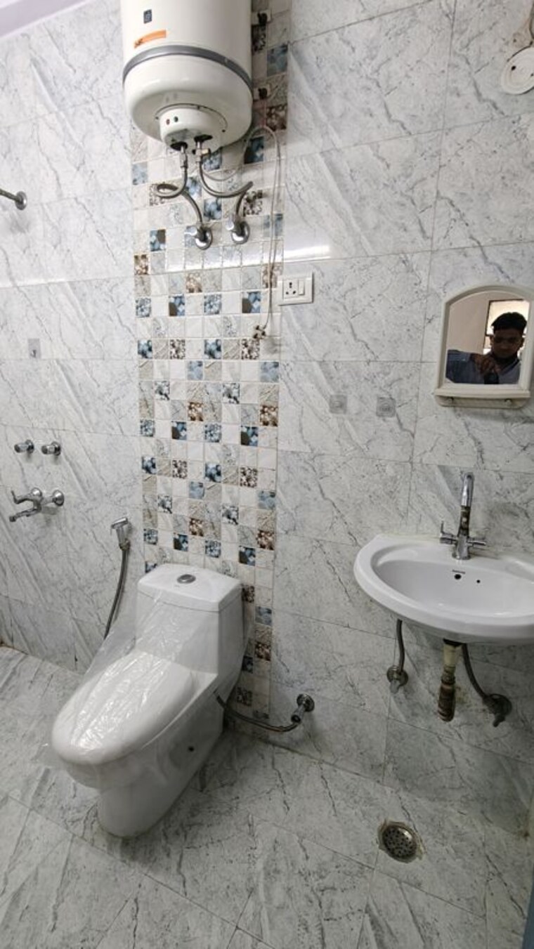 Bathroom, malviya nagar 1 Bedroom 500 Sq.Ft. Builder Floor In Malviya Nagar Delhi 10164179