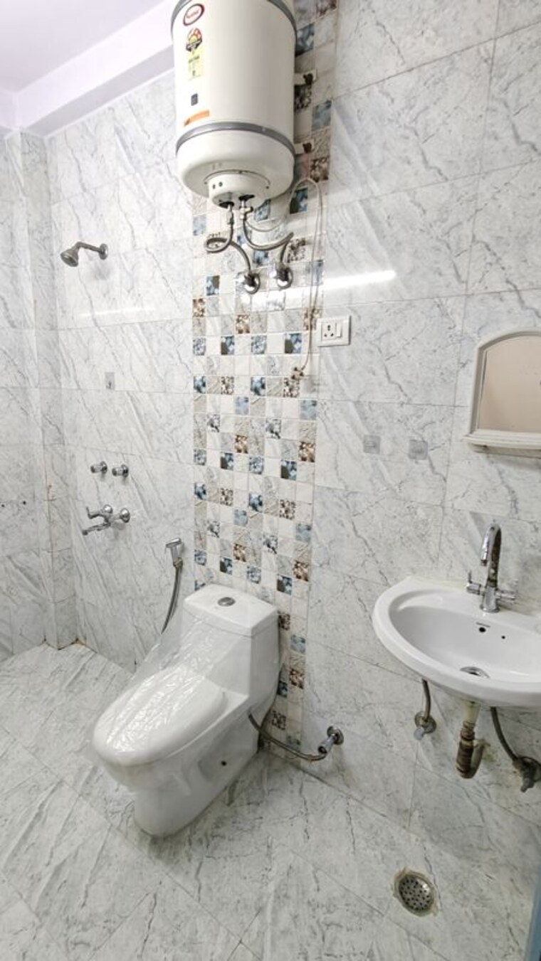 Bathroom, malviya nagar 1 Bedroom 500 Sq.Ft. Builder Floor In Malviya Nagar Delhi 10164179