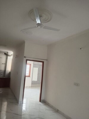 1 BHK Builder Floor For Rent in Aman Vihar