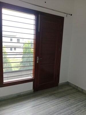 Room in 3 BHK Builder Floor at Sector 18 – for Rent