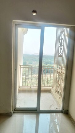 2 BHK Apartment For Rent in Mahagun Mantra II