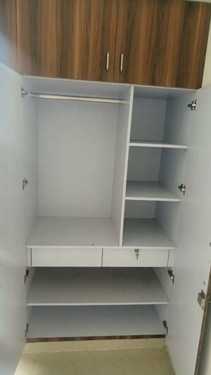 Furnished Amenities in 2 BHK Apartment at Mahagun Mantra II, Sector 10 Greater Noida – for Rent