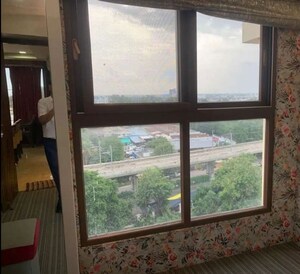 Room in 3 BHK Apartment at Hazratganj – for Rent