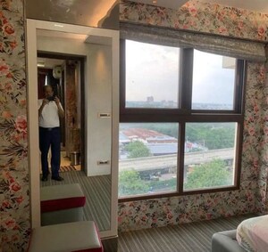 Room in 3 BHK Apartment at Hazratganj – for Rent