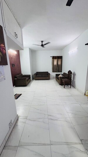 Living Room in 2 BHK Builder Floor at Tulip Mall, Sector 46 – for Rent
