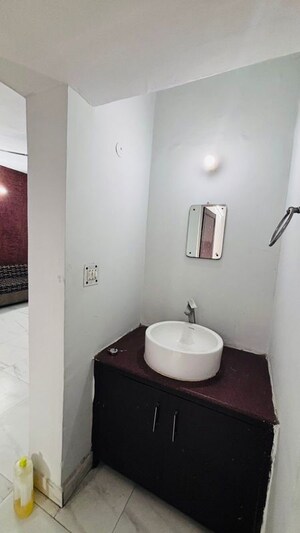 Bathroom in 2 BHK Builder Floor at Tulip Mall, Sector 46 – for Rent