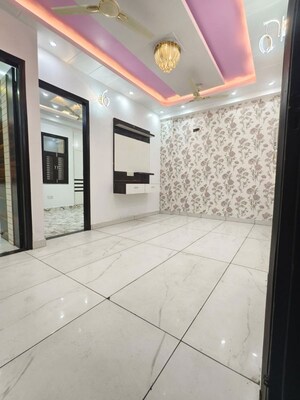 Room in 3 BHK Builder Floor at Nawada – for Rent