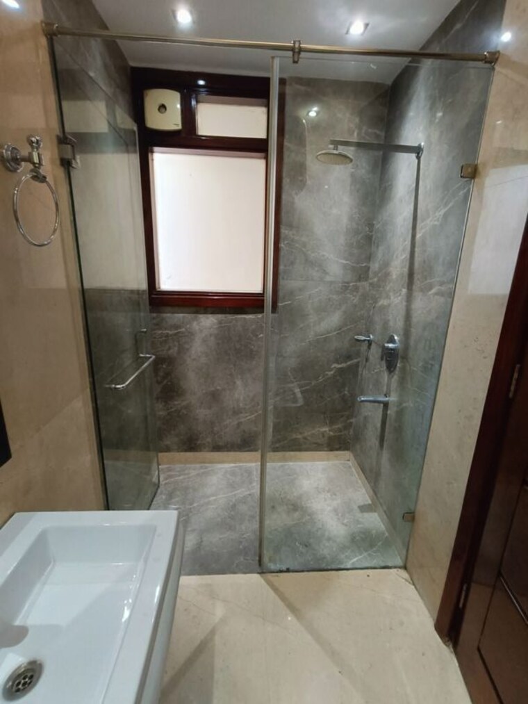 Bathroom, greater kailash ii 4 Bedroom 2600 Sq.Ft. Builder Floor In Greater Kailash ii Delhi 10164223