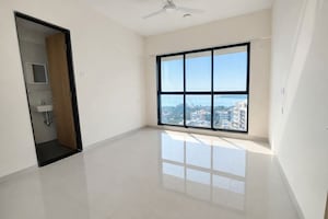 Room in 3 BHK Apartment at Lodha Versova, Versova – for Rent
