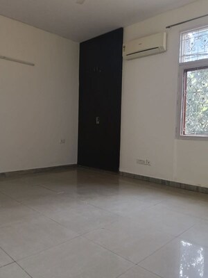 Room in 3 BHK Builder Floor at Pamposh Enclave – for Rent