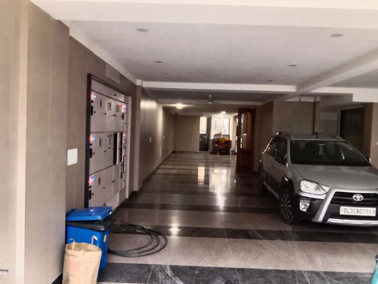  Parking, greater kailash i 3 Bedroom 208 Sq.Yd. Builder Floor In Greater Kailash I Delhi 10164285