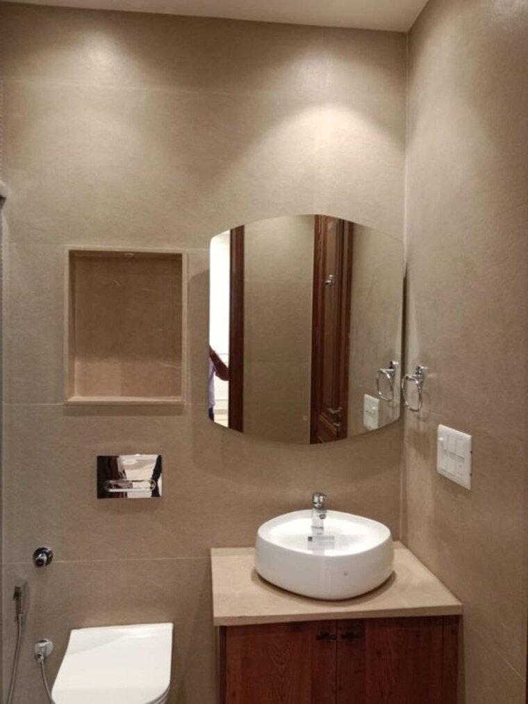 Bathroom, greater kailash i 3 Bedroom 208 Sq.Yd. Builder Floor In Greater Kailash I Delhi 10164285