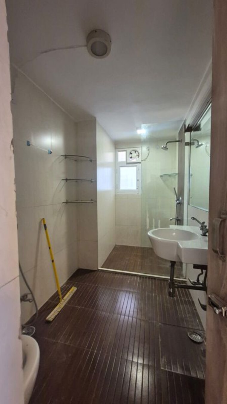 Bathroom, vasant kunj 3 Bedroom 1700 Sq.Ft. Apartment In Vasant Kunj Delhi 10164315