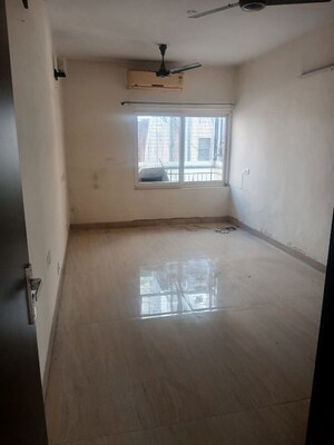 Room in 3 BHK Apartment at Vasant Kunj – for Rent