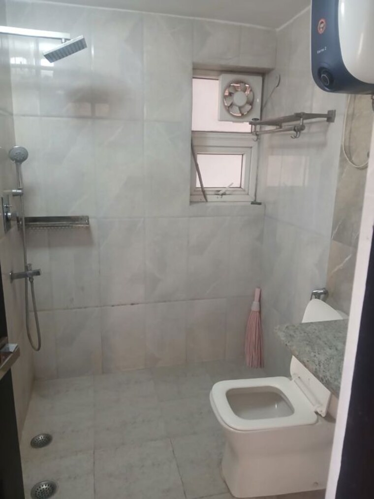 Bathroom, vasant kunj 3 Bedroom 1700 Sq.Ft. Apartment In Vasant Kunj Delhi 10164315
