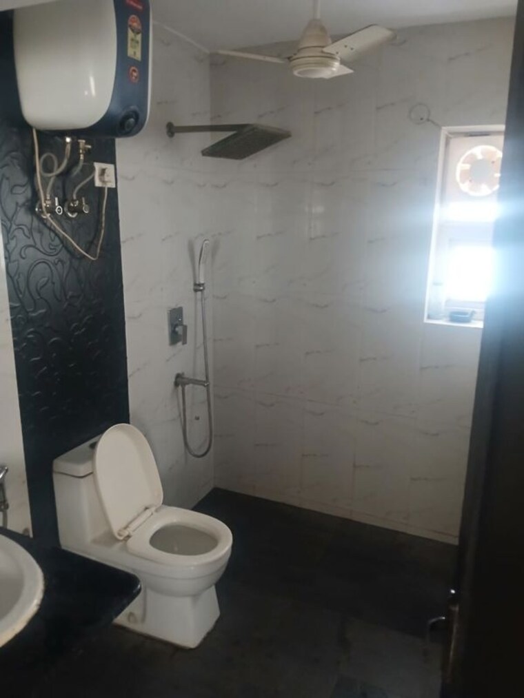 Bathroom, vasant kunj 3 Bedroom 1700 Sq.Ft. Apartment In Vasant Kunj Delhi 10164315