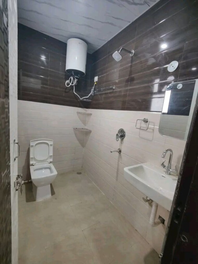 Bathroom, chattarpur 1 Bedroom 450 Sq.Ft. Apartment In Chattarpur Delhi 10164359