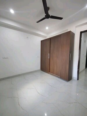 Room in 1 BHK Apartment at Chattarpur – for Rent