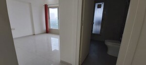 Room in 3 BHK Apartment at Yashodhan Lovedale Residences, Malad West – for Rent