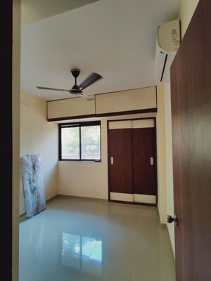 Room in 2 BHK Apartment at Lodha Lakeshore Greens, Dombivli East – for Rent