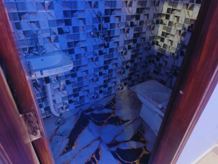 Bathroom, sector 73 2 Bedroom 1050 Sq.Ft. Builder Floor In Sector 73 Noida 10164442