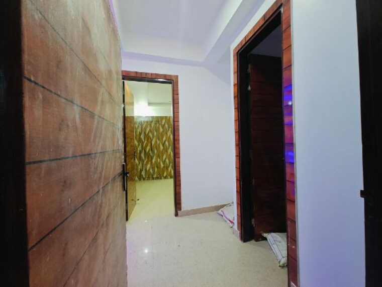 Room, sector 73 2 Bedroom 1050 Sq.Ft. Builder Floor In Sector 73 Noida 10164442
