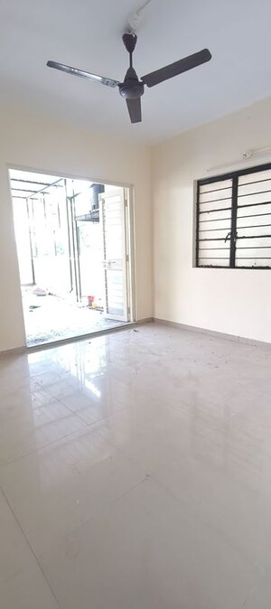 Room in 2 BHK Apartment at Rohan Enclave, Dapodi – for Rent