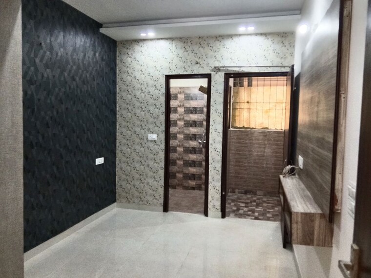 Room, ghazipur 2 Bedroom 100 Sq.Yd. Builder Floor In Ghazipur Zirakpur 10164485