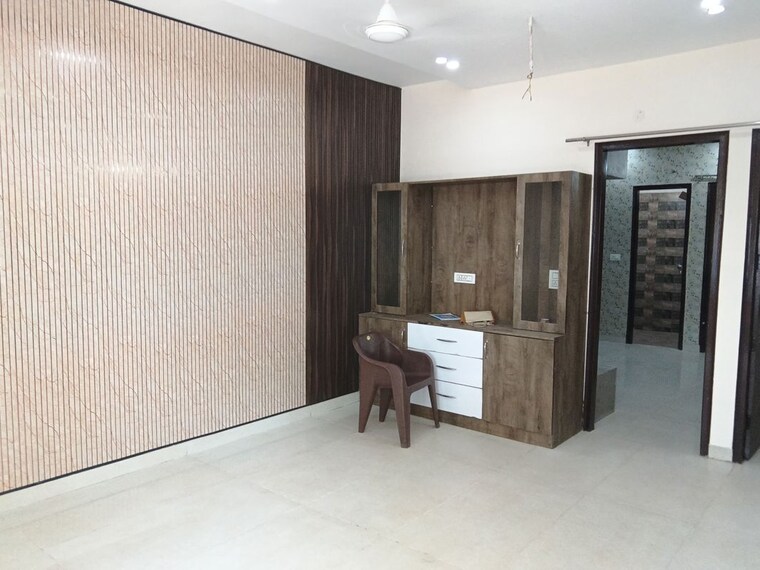 Room, ghazipur 2 Bedroom 100 Sq.Yd. Builder Floor In Ghazipur Zirakpur 10164485