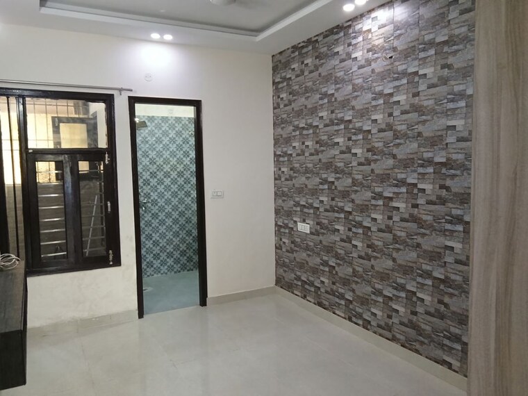 Room, ghazipur 2 Bedroom 100 Sq.Yd. Builder Floor In Ghazipur Zirakpur 10164485
